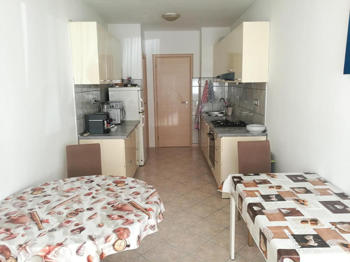 Pretty Big Double Bed Room With Balcony Split Dış mekan fotoğraf
